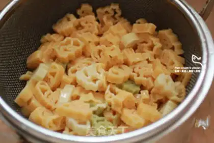 Make Seafood sweet almond noodles step 2