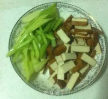 Make Dry celery step 1