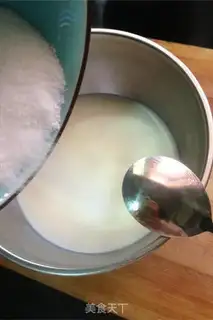 Make Sweet ice-cream mooncake step 1