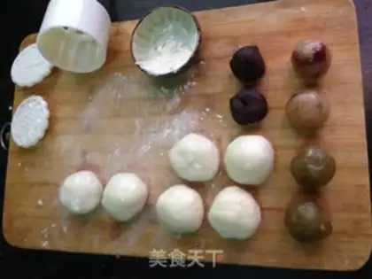 Make Sweet ice-cream mooncake step 9