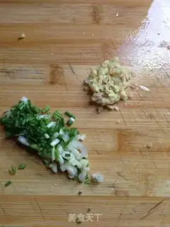 Make Tomato eggs step 1
