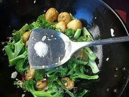 Make The pasta, the broccoli step 4