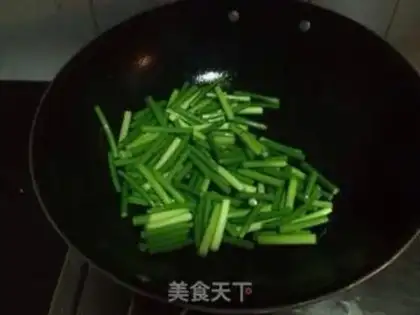 Make Pyramid garlic step 1