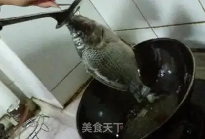 Make Tomato spicy fish step 1