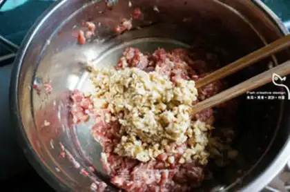 Make Pine beef paste dumplings step 2