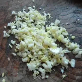 Make Garlic peanuts step 1