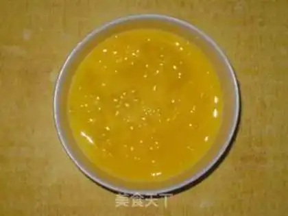 Make Squeeze fried eggs step 1