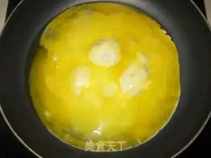 Make Squeeze fried eggs step 2