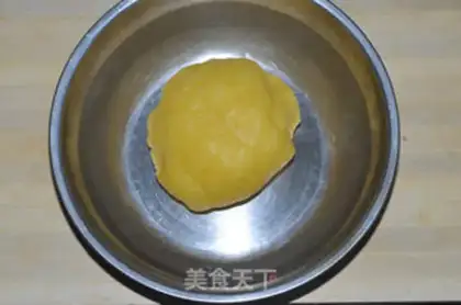 Make Coconut milk, ice cream mooncake step 5