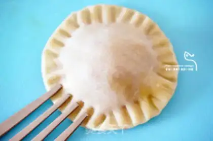 Make Pine beef paste dumplings step 6