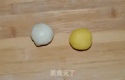 Make Coconut milk, ice cream mooncake step 11