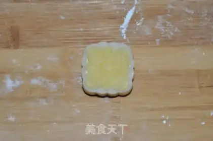 Make Coconut milk, ice cream mooncake step 15