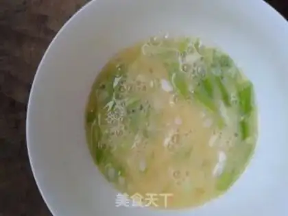 Make Five eggs of fried rice step 1