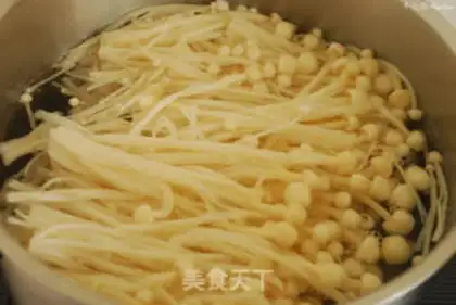 Make Sesame sauce with golden needle mushrooms step 4