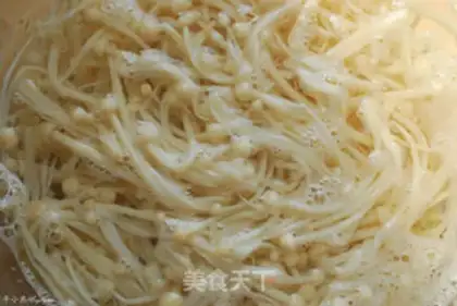 Make Sesame sauce with golden needle mushrooms step 5