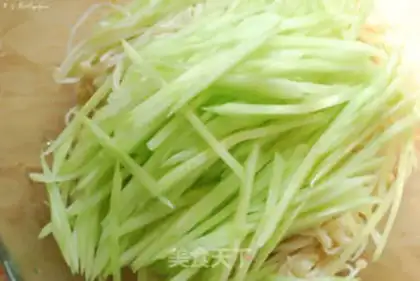 Make Sesame sauce with golden needle mushrooms step 7