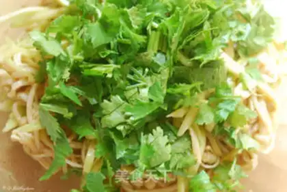 Make Sesame sauce with golden needle mushrooms step 13