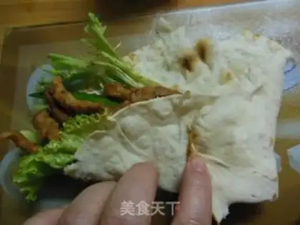 Make Old Beijing chicken roll step 17