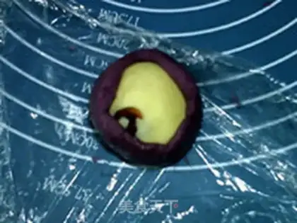 Make Purple potato cream cherry mooncake step 14