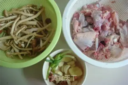 Make Tea mushrooms and chickens step 0