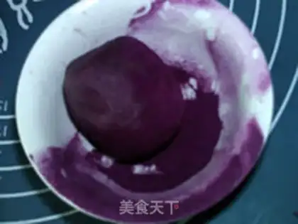 Make Purple potato cream cherry mooncake step 16