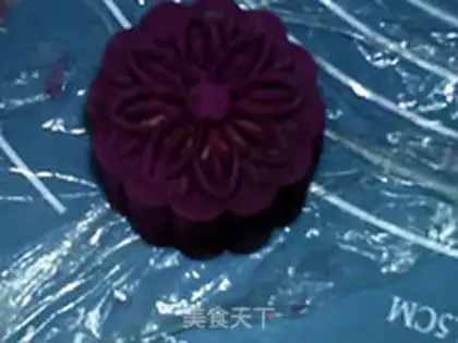 Make Purple potato cream cherry mooncake step 19