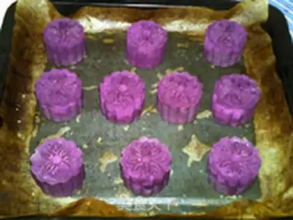Make Purple potato cream cherry mooncake step 20