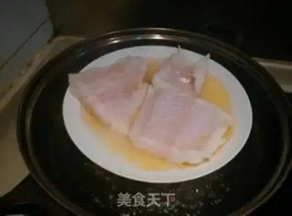 Make Red roast fish and carrots step 0