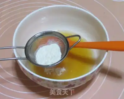 Make The omelet moon cake step 2