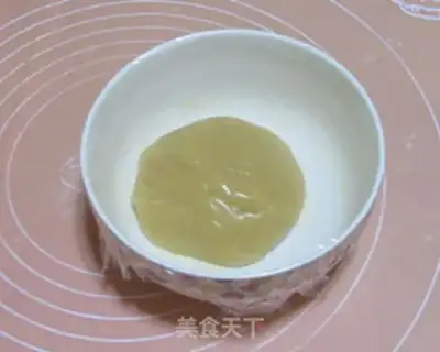 Make The omelet moon cake step 3