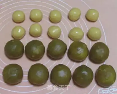 Make The omelet moon cake step 5
