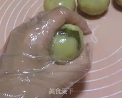 Make The omelet moon cake step 7