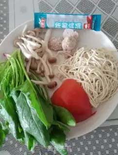Make Mushroom spinach meatball noodles step 0