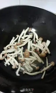 Make Mushroom spinach meatball noodles step 1