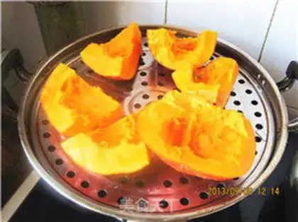 Make Pumpkin moon pie step 1