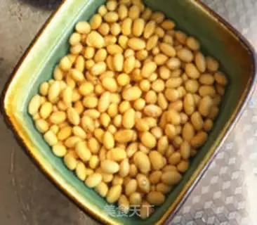 Make Red pig feet, soybeans step 0