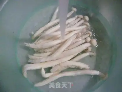 Make Seafood mushrooms with silk step 1