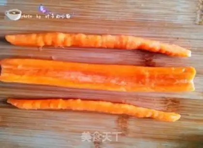 Make Mickey sushi roll step 1