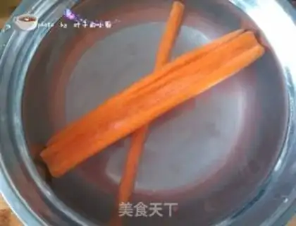 Make Mickey sushi roll step 2