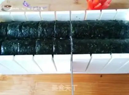 Make Mickey sushi roll step 8