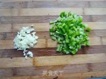 Make Pyramids for eggs step 1