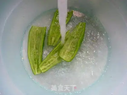 Make Pepper ham and sausage fried fragrance step 1