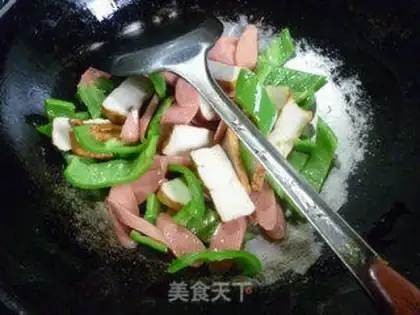 Make Pepper ham and sausage fried fragrance step 6