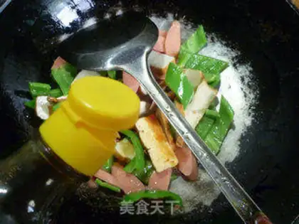 Make Pepper ham and sausage fried fragrance step 7