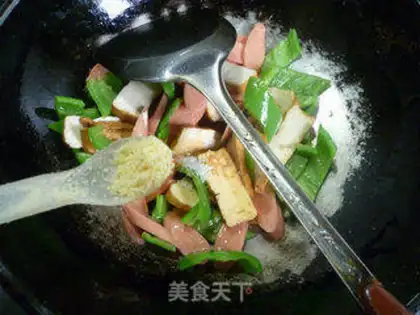 Make Pepper ham and sausage fried fragrance step 9