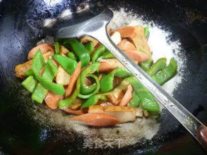 Make Pepper ham and sausage fried fragrance step 10
