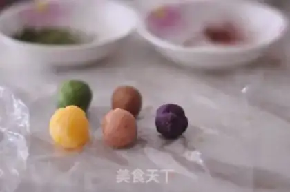 Make Rainbow ice cream mooncake step 12