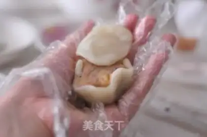 Make Rainbow ice cream mooncake step 16