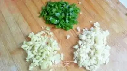 Make Hot pepper fried meat step 1
