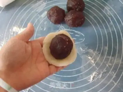 Make Cranberry ice-cream mooncake step 12